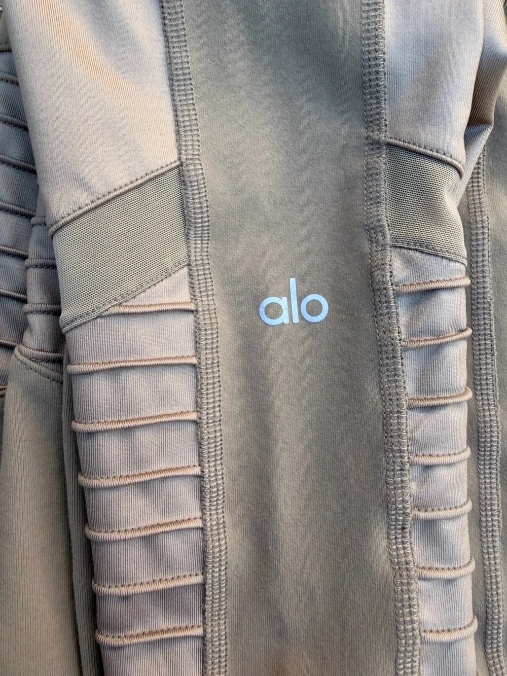 ALO Yoga Moto-Detail High-Waist Leggings in Taupe